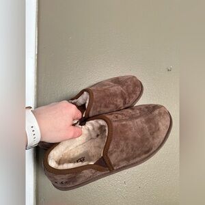 Men’s Uggs scuff Romeo slippers 10